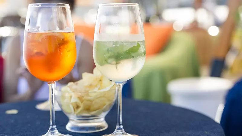 Aperitif là thuật ngữ để chỉ đến những loại rượu khai vị được sử dụng trước bữa ăn tại các nhà hàng cao cấp