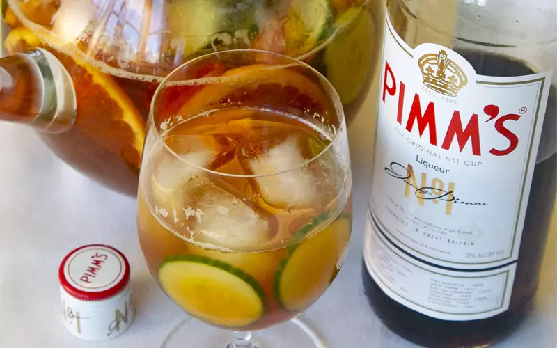 Pimm’ No1 được cấu tạo từ các thành phần chính như Gin, quinine và các loại thảo mộc
