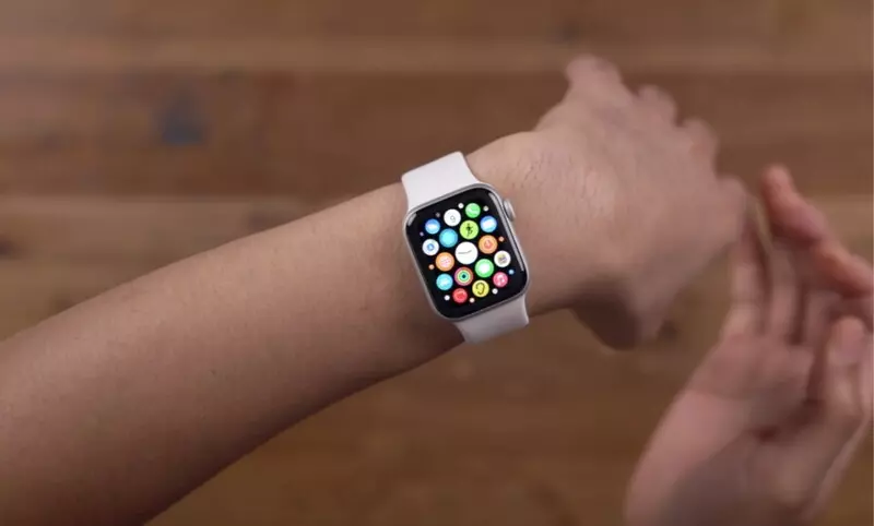 Apple Watch SE xứng đáp là sản phẩm đáp ứng đủ các tiêu chí ngon-bổ-rẻ mà rất nhiều người đang tìm kiếm
