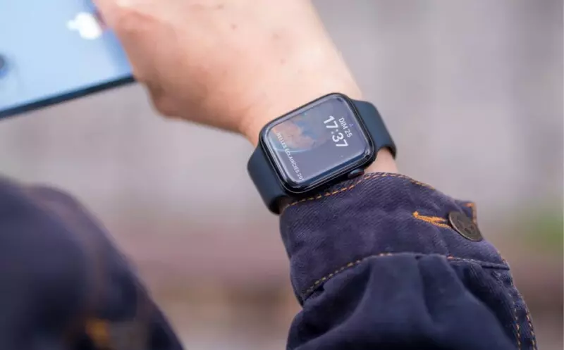 Apple Watch SE sở hữu một số tính năng độc đáo như đo nhịp tim, theo dõi kiểm tra thời lượng giấc ngủ