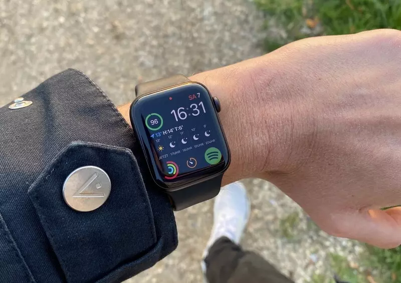 Chip 5S lõi kép được trang bị trong Apple Watch SE đem đến tốc độ xử lý nhanh chóng