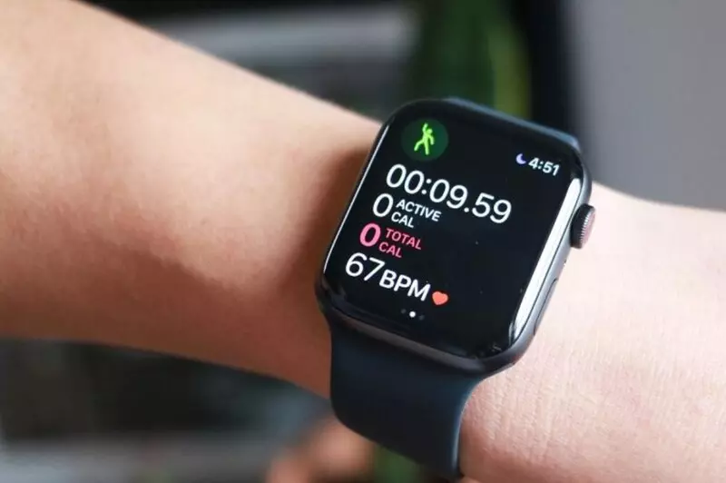 Mức kháng nước 5 ATM sẽ giúp bạn yên tâm tuyệt đối khi bơi ở vùng nước nông ở bể bơi