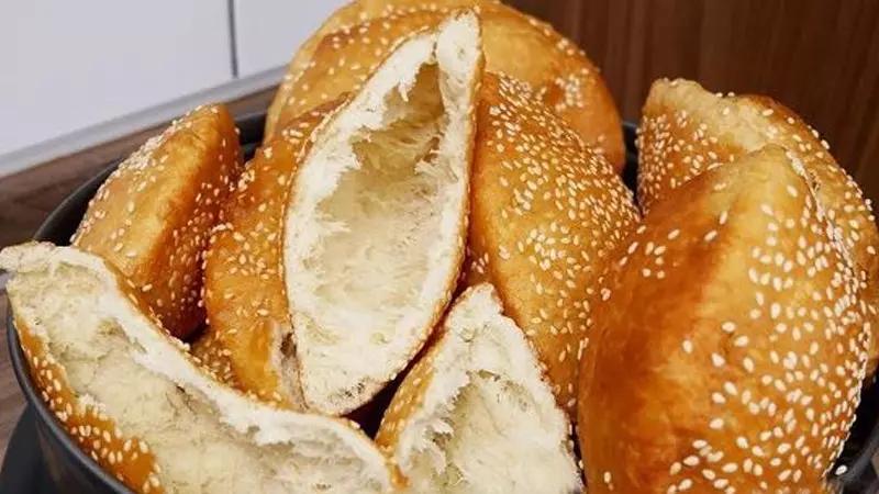 Bánh tiêu, hay còn được gọi là Bánh hồ tiêu, là một loại bánh mì nướng xuất phát từ thành phố Phúc Châu
