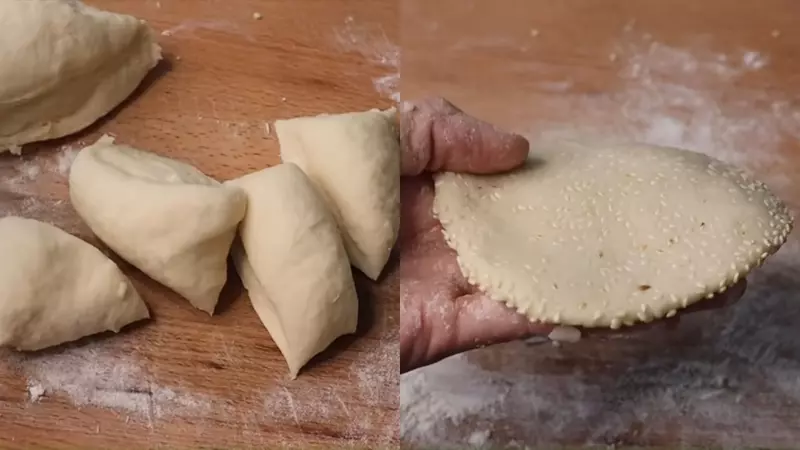 Sau khi bột đã nở đủ, lấy ra và chia thành các miếng nhỏ hình tròn có đường kính khoảng 5-7cm