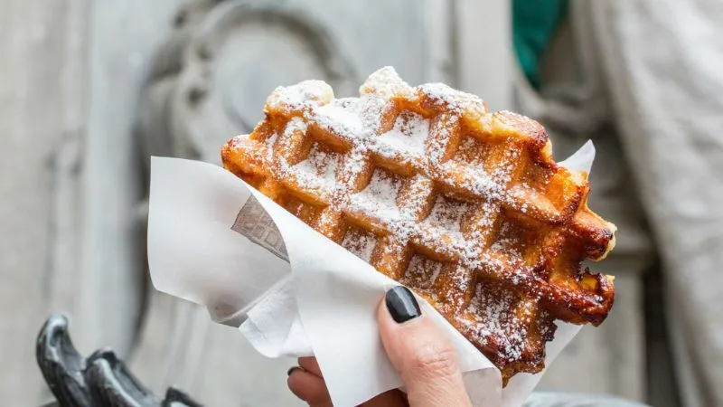 Bánh Liege waffle là một loại bánh ngọt, có nguồn gốc từ Wallonia ở phía Đông nước Bỉ