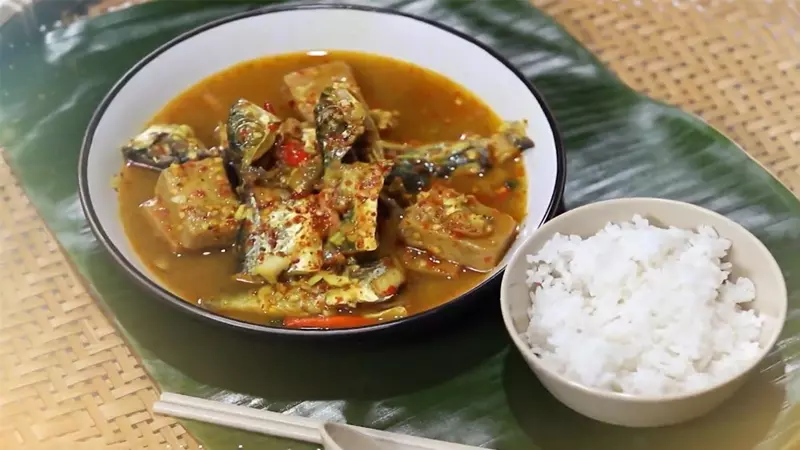 Cá chuồn kho mít non có vị mặn ngọt như cá chuồn kho ớt xanh