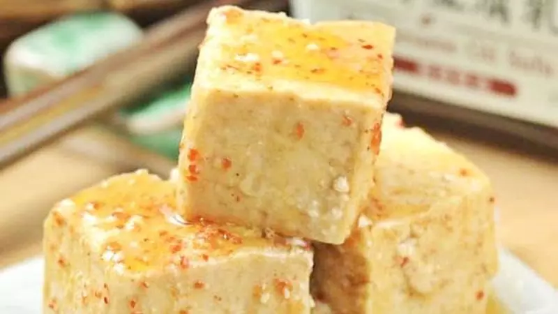 Chao, hay còn được gọi là đậu phụ nhự hoặc đậu hũ nhũ, là một loại đậu phụ lên men