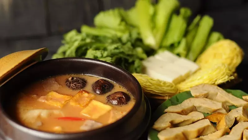 Lẩu bò chao khoai môn