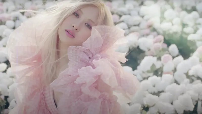 Màn debut solo của Rosé (BLACKPINK)