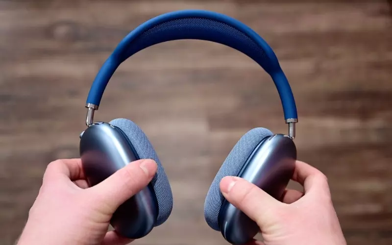 Các bạn chỉ việc dùng câu lệnh “Hey Siri" thông qua nút Digital Crown