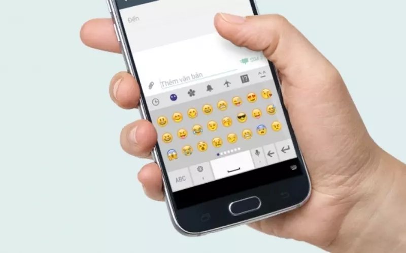 Có rất nhiều cách để mở hộp thoại Emoji trên Android