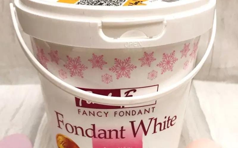 Các bạn có thể dễ dàng tìm mua fondant