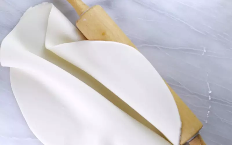 Hiện tại có 3 loại Fondant cơ bản: Poured, Rolled và Sculpting.