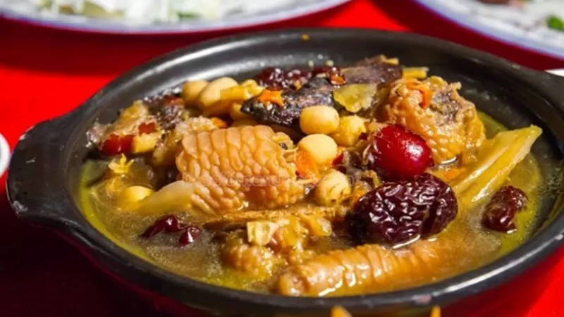 Ăn gà đông tảo giúp thanh lọc và giảm suy nhược cơ thể