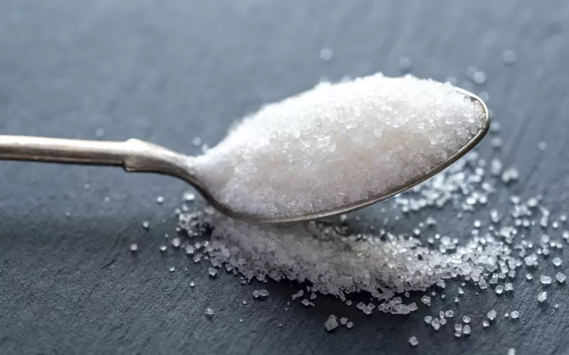 Đường có tác dụng thêm vị ngọt cũng như làm mềm cho món ăn