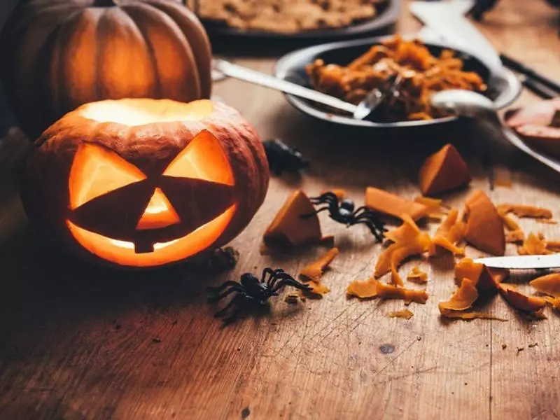 Khắc bí ngô trong dịp Halloween đã trở nên sáng tạo và phổ biến hơn