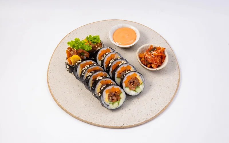 Đây là loại kimbap có nhân chủ yếu được làm từ trứng cá