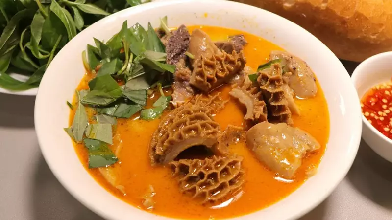 Phá lấu là một món ăn rất đỗi quen thuộc với dân Sài Giòn