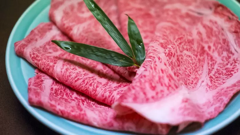 Loại thịt bò hoàn hảo nhất cho món lẩu Shabu Shabu đó chính là thịt bò hảo hạng