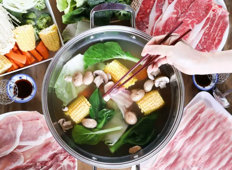 Món lẩu có hương vị thơm ngon hòa quyện cùng vị ngọt của từng miếng thịt