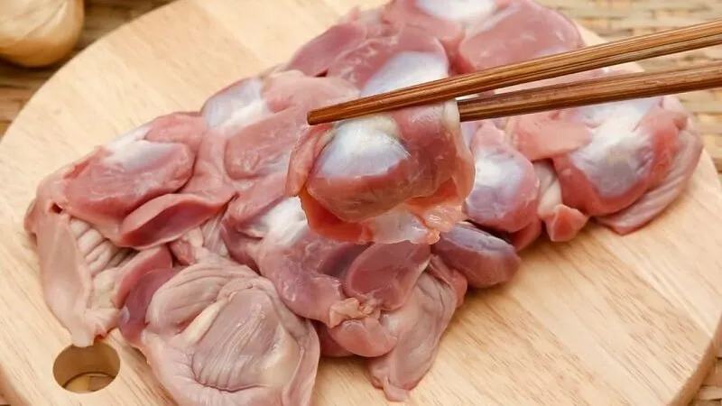 Theo nghiên cứu, trong 100gr mề gà có chứa khoảng 94 calo và rất nhiều dưỡng chất