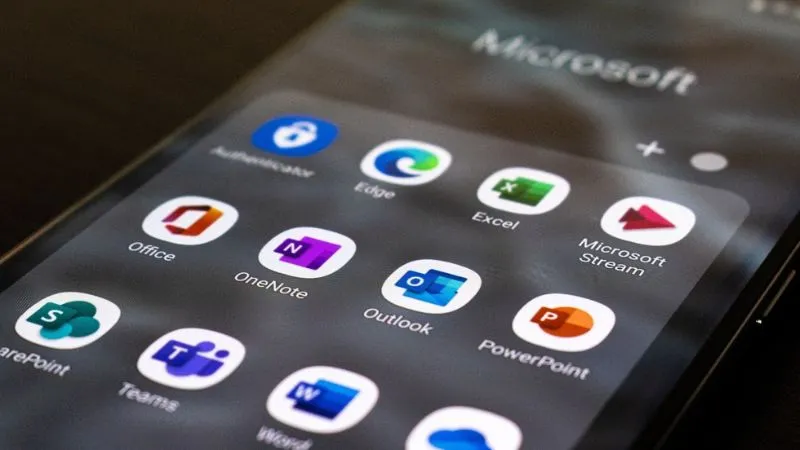 OneNote tương tự như một cuốn sổ ghi chép gọn gàng, luôn trong tầm tay bạn để bạn dễ dàng ghi chú
