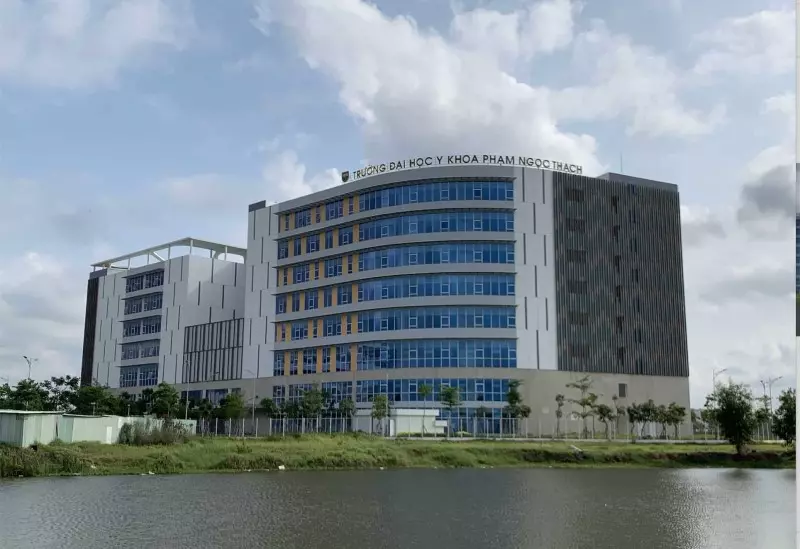 Trường có đội ngũ giảng viên có phẩm chất chính trị tốt, đạo đức nghề nghiệp tốt