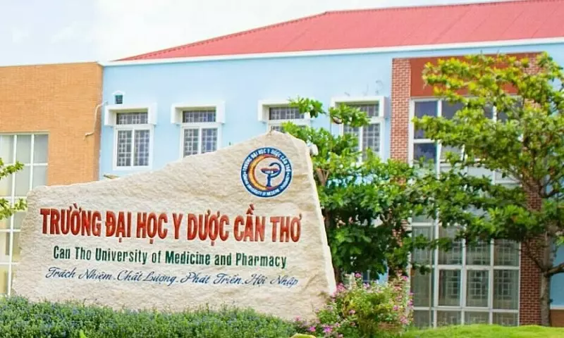 Đại học Y Cần Thơ cũng là một ngôi trường công lập trực thuộc Bộ Y Tế