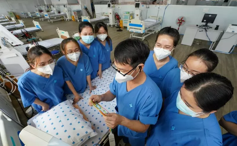 Sau tốt nghiệp ngành Y với tấm bằng Đại học, cử nhân ngành Y có thể sẵn sàng để đảm nhiệm các vị trị bác sĩ Đa khoa