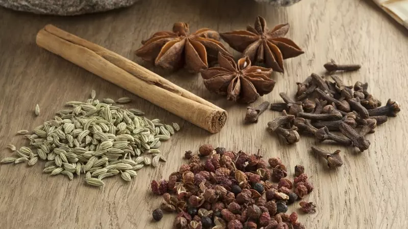 Ngũ vị hương là một loại gia vị bột thường được sử dụng rộng rãi trong ẩm thực