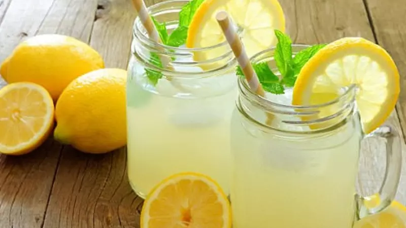 Tính axit của nước cốt chanh giúp tăng cường quá trình chuyển hóa chất béo