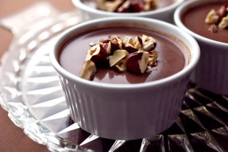Thêm Nutella vào nguyên liệu để sẽ khiến Panna Cotta trở nên hấp dẫn và thơm ngon
