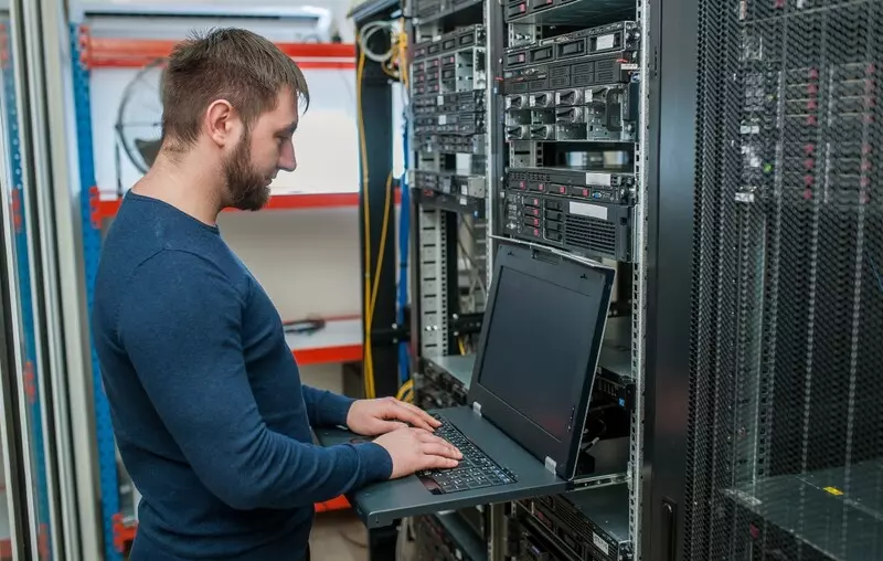 On-premise cho phép toàn quyền truy cập dữ liệu, đặc biệt thích hợp với doanh nghiệp có nhu cầu bảo mật thông tin cao