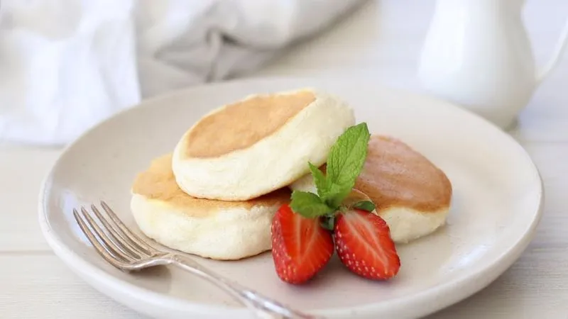 Bánh pancake (bánh nóng) thường được chế biến như một món tráng miệng