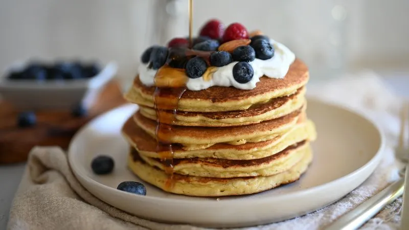Panqueques - một loại bánh pancake được rán, có màu vàng nâu và khá mỏng