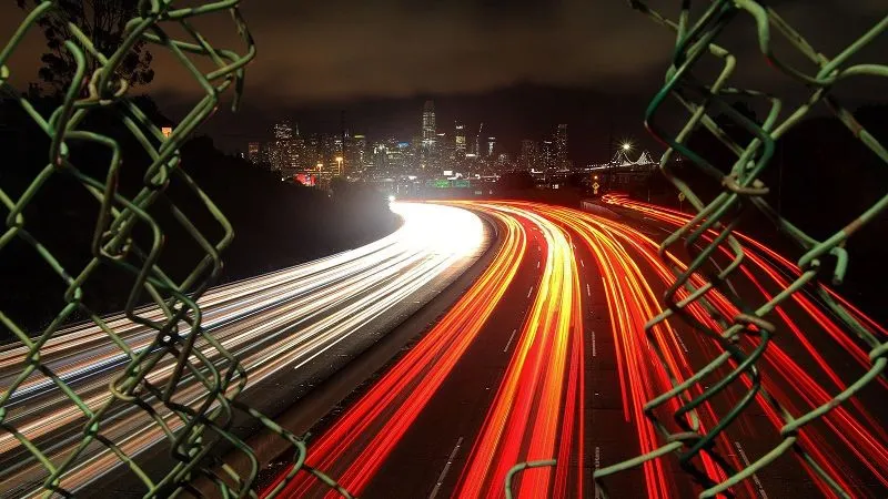 Phơi sáng lâu (Long Exposure) là khi chọn tốc độ màn trập thấp