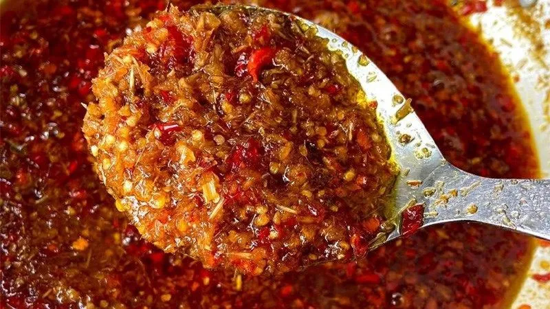 Sa tế là một gia vị với các nguyên liệu chính gồm ớt bột/ ớt tươi, dầu ăn và sả băm nhuyễn