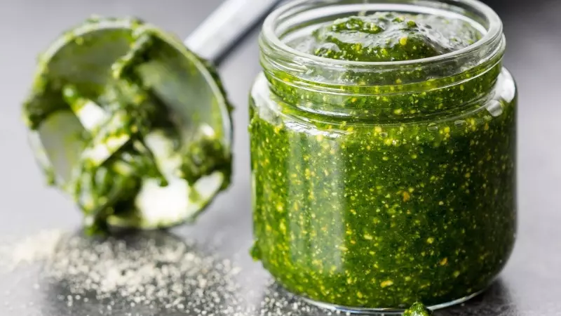 Pesto là một loại nước sốt có nguồn gốc từ Genoa, miền bắc nước Ý