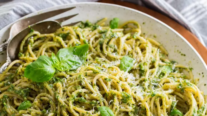 Làm pasta (mì ý, nui) sốt pesto