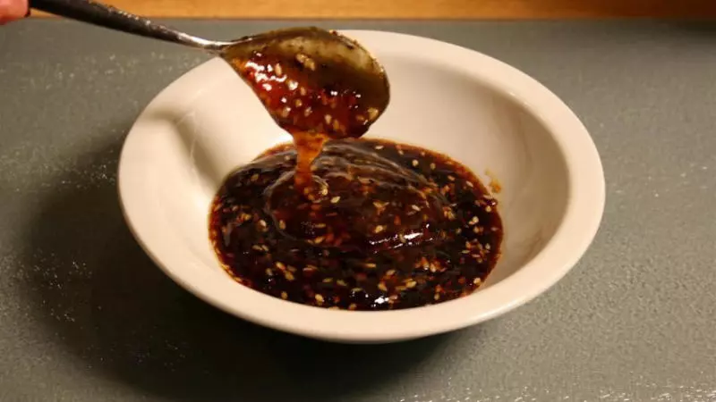 Sốt Teriyaki sau khi đã hoàn thành có hương thơm nhè nhẹ của nước tương