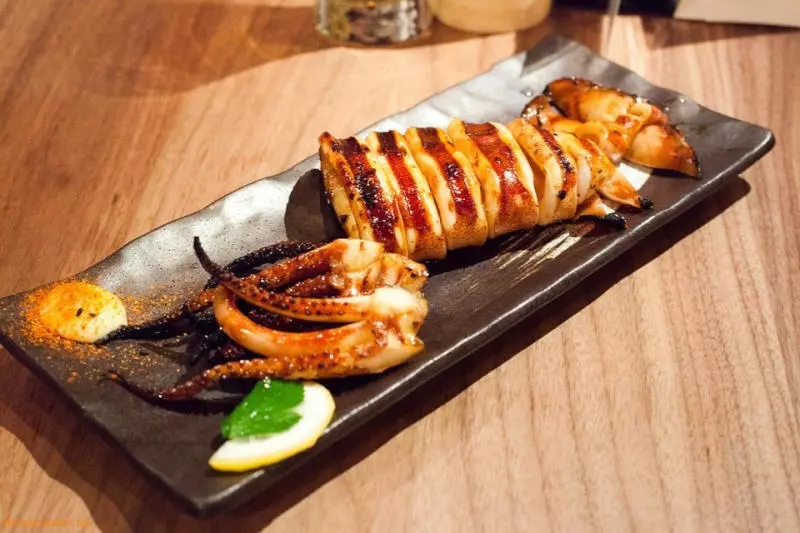 Mực kết hợp với sốt Teriyaki cho món ăn thêm ngon mắt