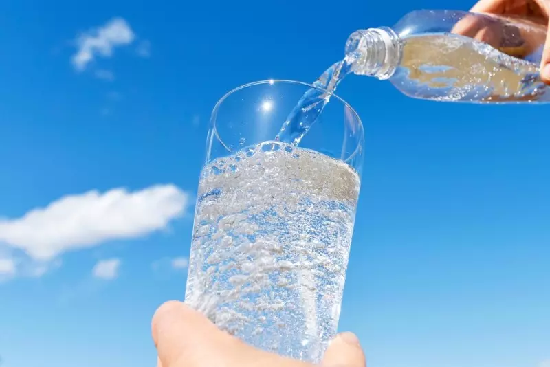 Sparkling water hay còn có tên khác là nước khoáng có gas