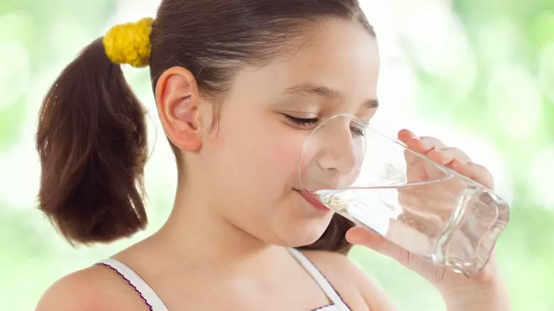 Nước có gas kích thích các dây thần kinh vùng cổ giúp thức ăn đi xuống dễ dàng