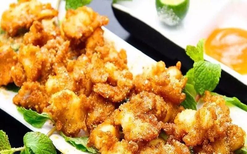 Sụn gà là phần xương có màu trắng, hình mỏ quạ của gà