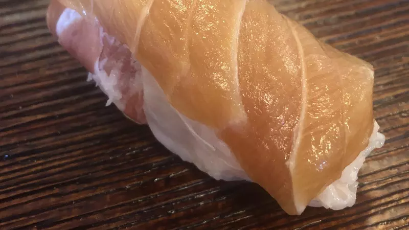 Sushi cá buồm/cá cờ (Marlin)