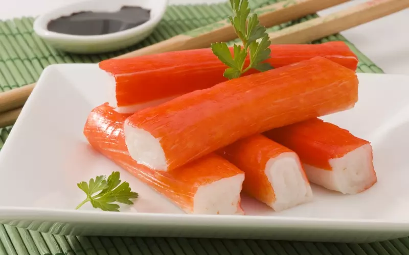 Thanh cua, tiếng anh là Crab stick là một loại thực phẩm chế biến đông lạnh