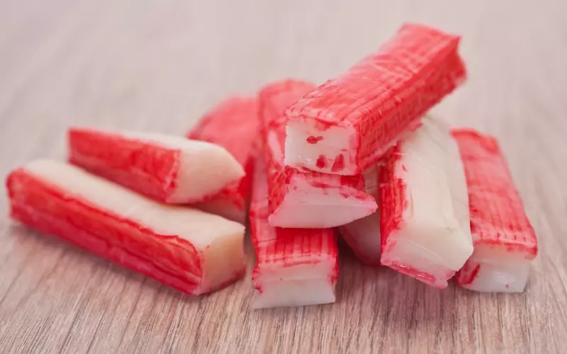 Thanh cua được làm từ thịt cá surimi và được nghiền mịn cùng tinh bột