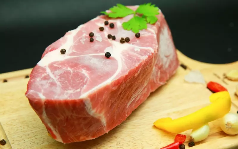 Trong thịt nạc dăm heo cung cấp nhiều thành phần như chất béo, đạm, vitamin và các khoáng chất,...