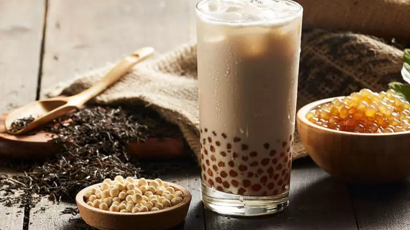Vào thế kỷ 17-18, tầng lớp quý tộc Anh cho trà sữa ra đời trong những buổi tiệc trà chiều