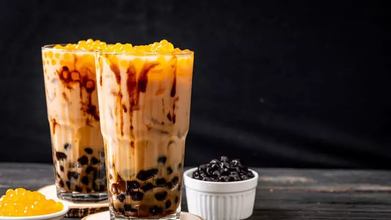 Trà sữa có hạn sử dụng 8 tiếng ở nhiệt độ phòng và lên đến 2-4 ngày nếu được bảo quản trong tủ lạnh